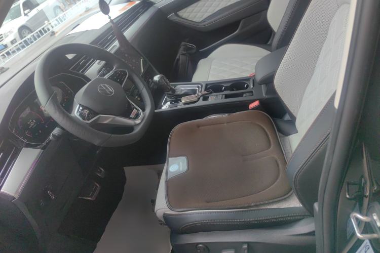 Used Volkswagen Magotan 2023 2 Million Units Commemorative Edition 330TSI DSG Luxury Version Left Front Seat