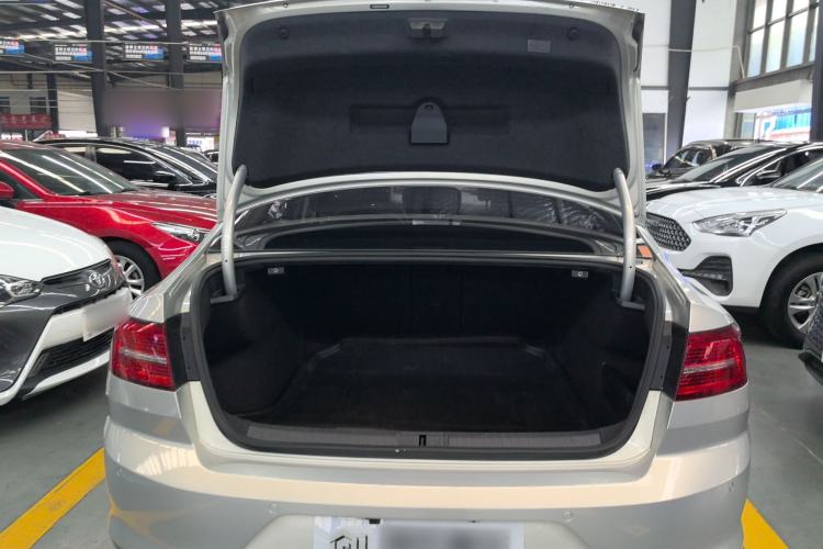 Used Volkswagen Magotan 2018 330TSI DSG Advanced Model Trunk