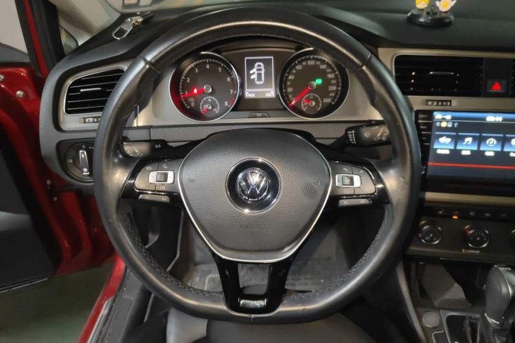 Used Volkswagen Golf 2016 230TSI Automatic Luxury Version
