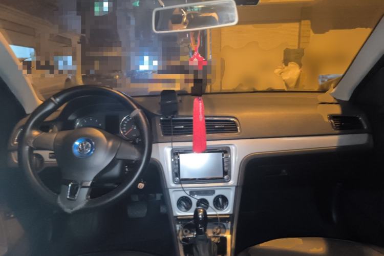 Used Volkswagen Lavida 2013 Restyled Classic 1.6L Automatic Comfort Edition Center Console