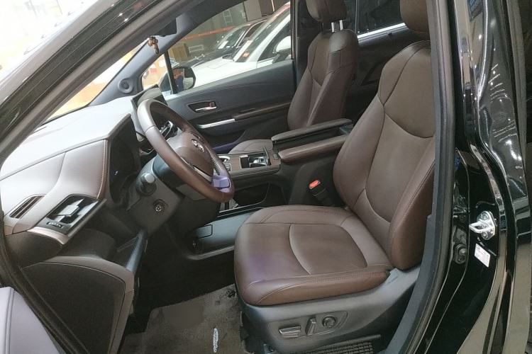 Used Toyota Sienna 2023 2.5L Hybrid Platinum Edition
