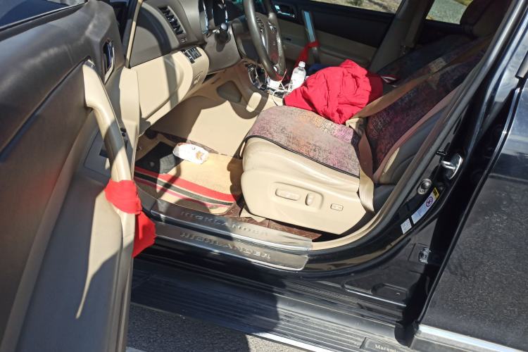 Used Toyota Highlander 2012 2.7L Two-Wheel Drive 7-Seater Luxury Edition
