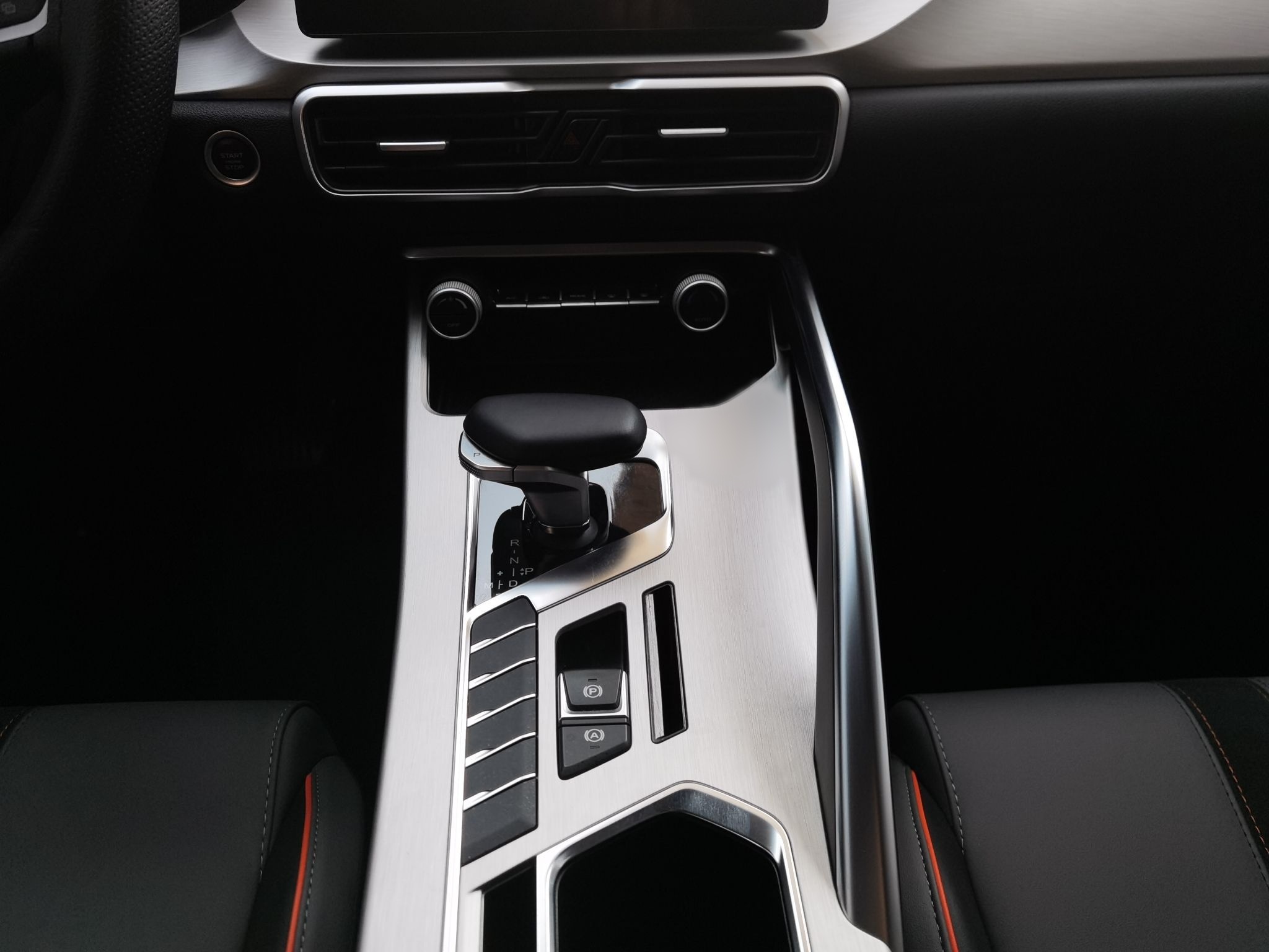 Geely Auto Coolray 2024 1.5T DCT Longteng Edition — снимка 20