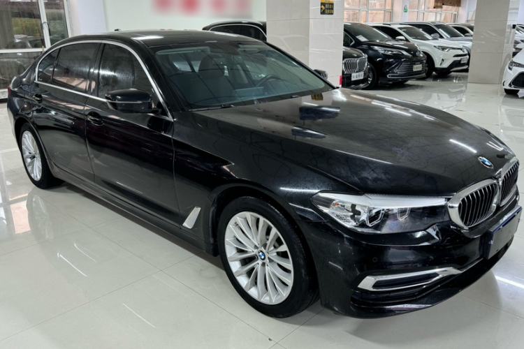 Used BMW 5 Series 2019 Facelifted 525Li Luxury Package Exterior 2