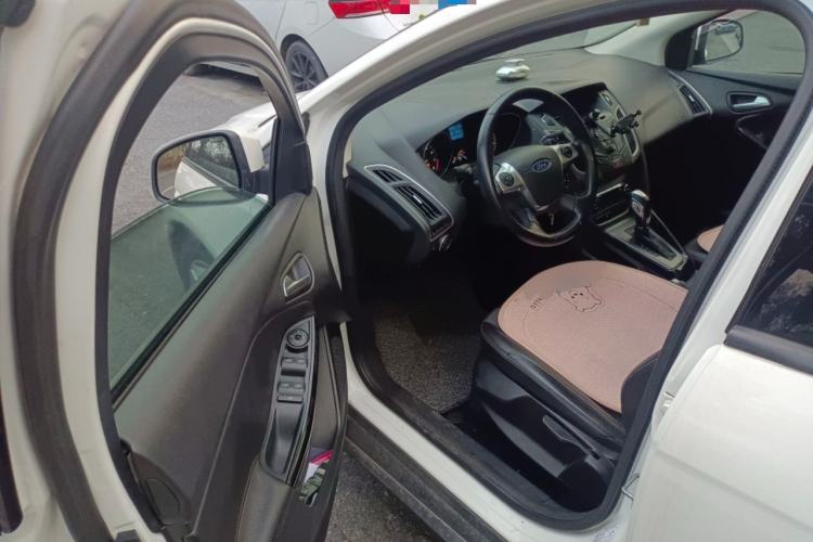 Used Ford Focus 2012 Sedan 1.6L Automatic Fashion Edition Driver Seat
