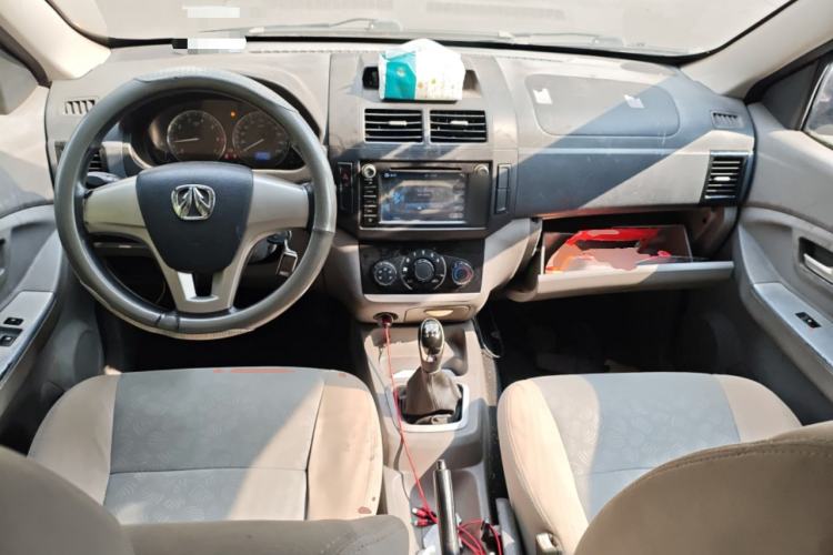 Used BAIC Weiwang M20 2014 1.5L Basic Version DAM15DL Center Console