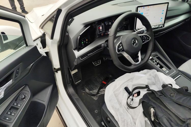 Used Volkswagen Golf 2025 300TSI R-Line
