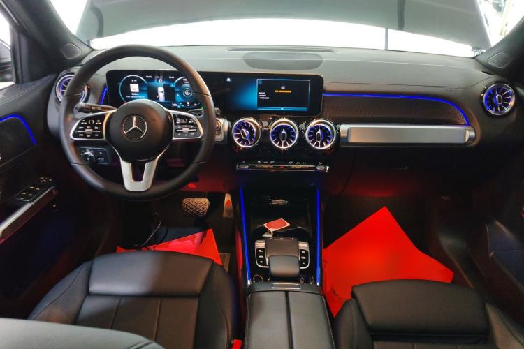 Used Mercedes-Benz GLB 2020 GLB 200 Stylish Edition Center Console