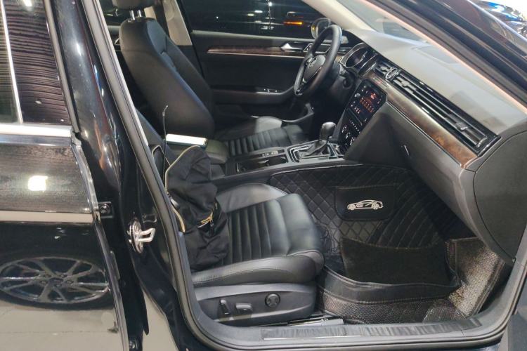 Used Volkswagen Magotan 2019 330TSI DSG Luxury Version China VI Standard Right Front Seat