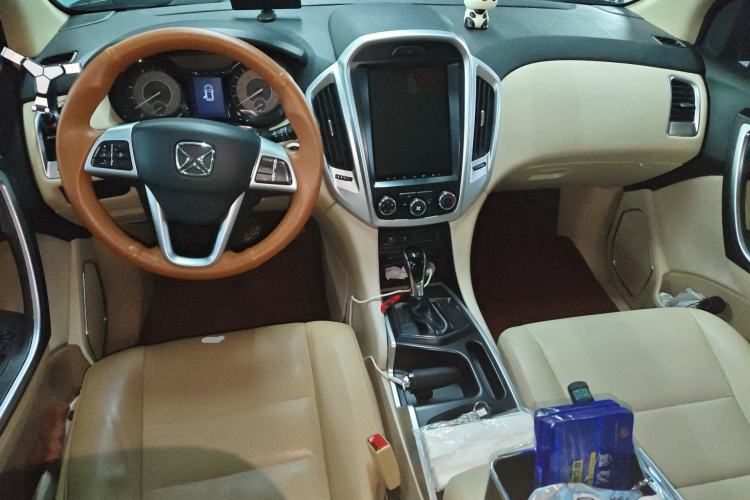 Used JMC Yusheng S350 2014 2.4T Automatic 2WD Diesel Luxury Version with Sunroof 5 Seats
