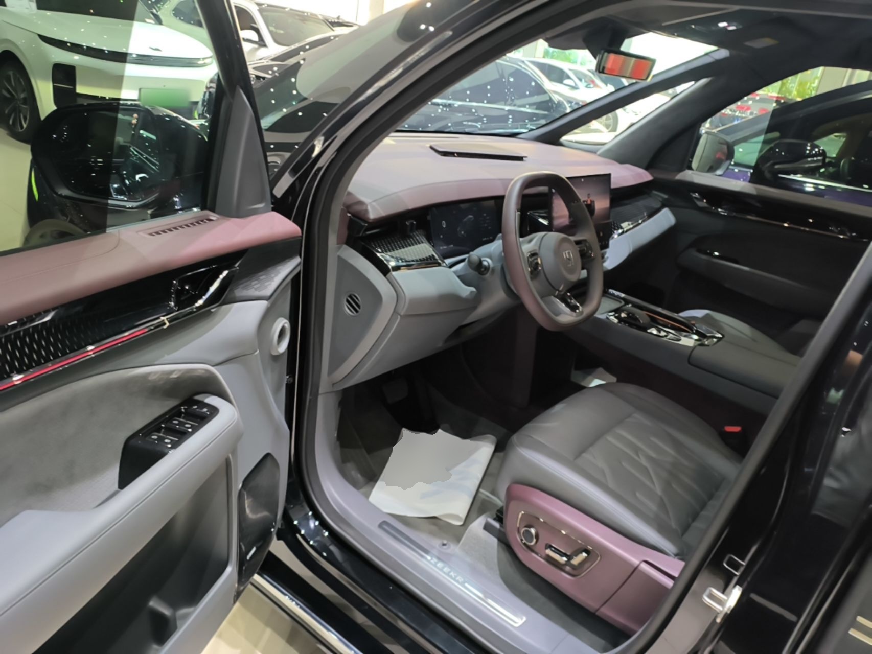 Zeekr 009 2024 7-Seater Walk-Through Version Four-Wheel Drive 108 kWh — снимка 18