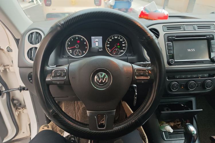 Used Volkswagen Tiguan 2013 1.8 TSI Automatic All-Wheel Drive Luxury Model Steering Wheel