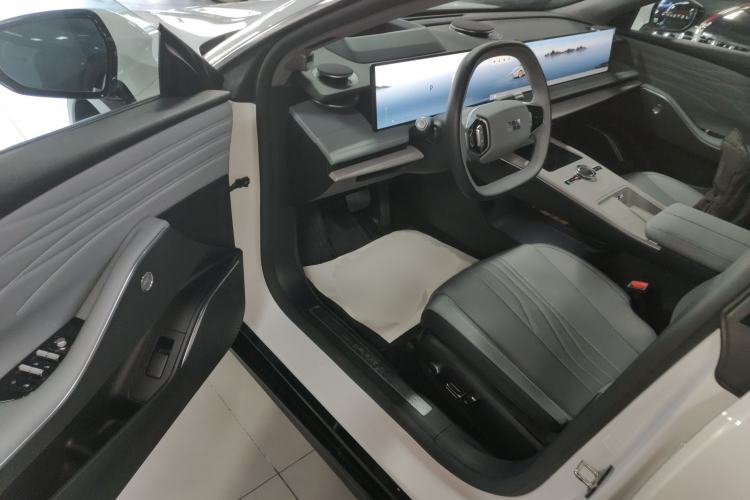 Used Geely Galaxy E8 2024 665 km Range Rear-Drive Starship Long-Range Version