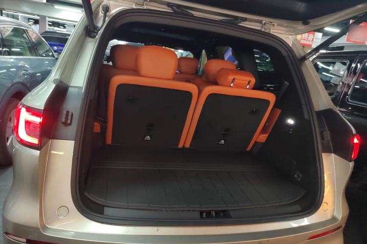 Used Geely Galaxy M9 2025 Model 210km Four-Wheel-Drive Leading Edition Trunk