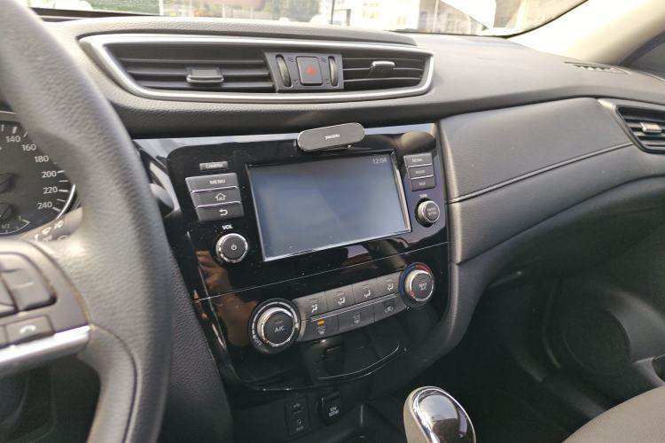 Used Nissan X-Trail 2017 2.0L CVT Comfort Edition 2WD Center Console