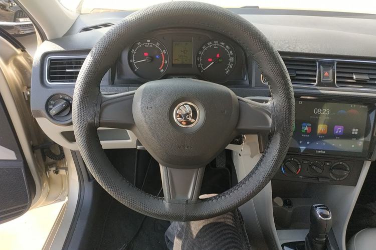 Used Skoda Rapid 2015 1.6L Automatic Smart Selection Model
