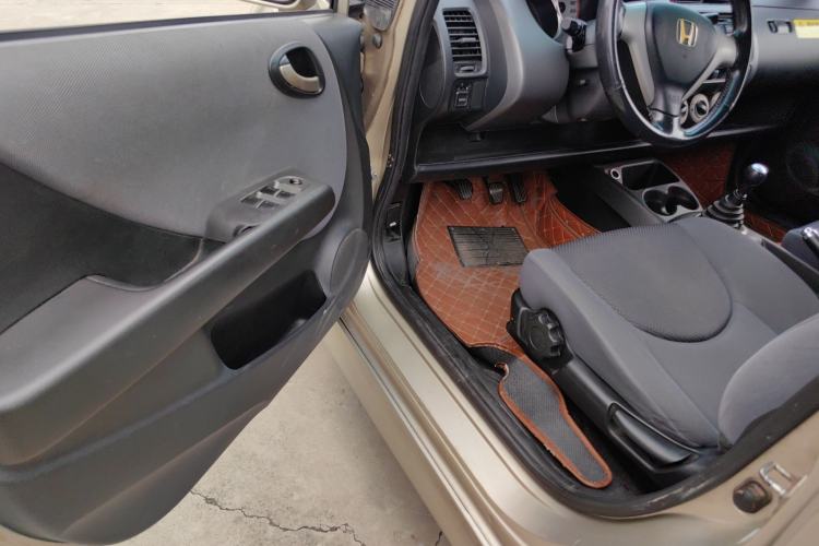Used Honda Fit 2007 1.5L manual standard version Driver Seat