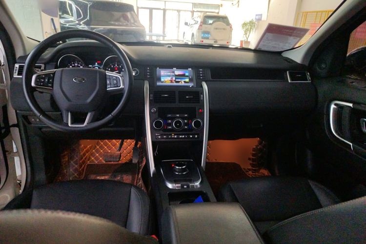 Used Land Rover Discovery Sport 2019 240 PS SE Version China VI Standard Center Console