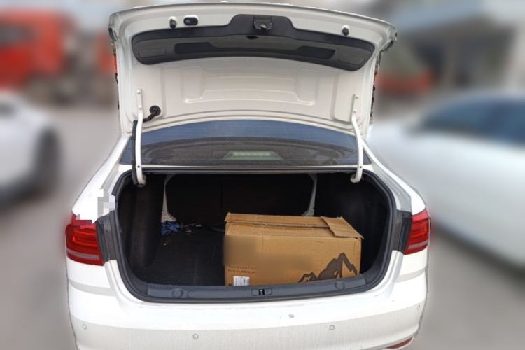 Used Volkswagen Lavida 2017 1.6L Automatic Comfort Edition
