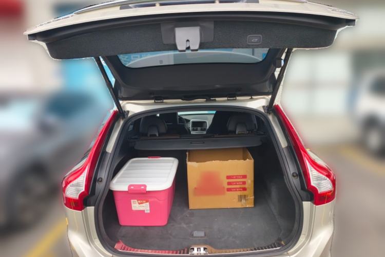 Used Volvo XC60 2017 T5 AWD Smart Upgrade Edition Trunk