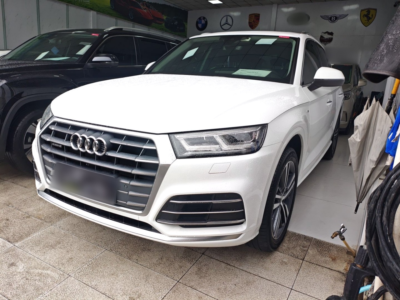 Под передней частью автомобиля