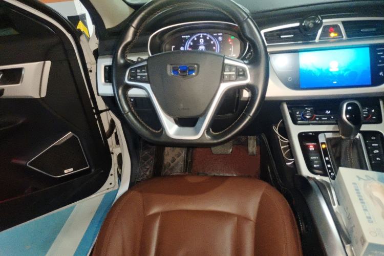 Used Geely Auto Emgrand X7 Sport 2018 1.8TD Automatic Two-Wheel Drive ZhiZun Model with 4G Connectivity