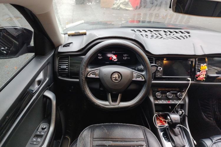 Used Skoda Kodiaq 2019 Facelifted TSI330 7-Seater Two-Wheel-Drive Luxury Enjoyment Edition China VI Standard Steering Wheel