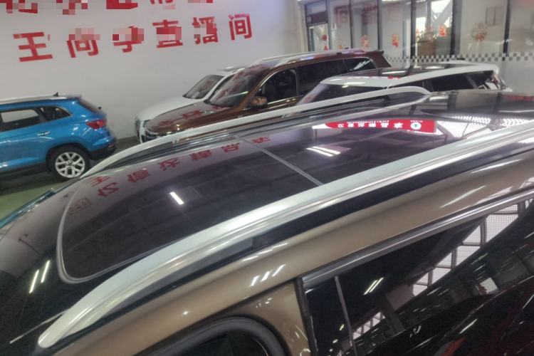 Used Ford Edge 2015 2.0T GTDi Two-Wheel-Drive High-Line Version
