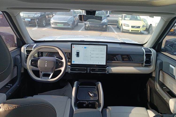 Used iCAR 03 2024 401km Two-Wheel Drive Standard Advanced Version Center Console