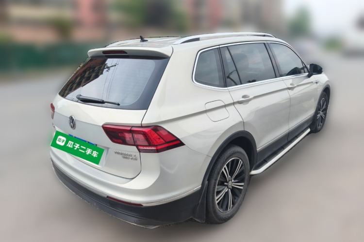 Used Volkswagen Tiguan L 2017 380TSI Automatic All-Wheel-Drive Luxury Edition Rear Right 45 Deg