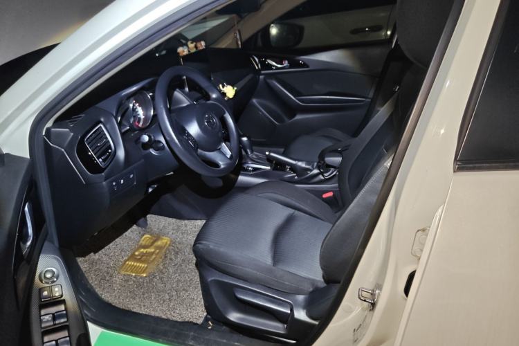 Used Mazda 3 Axela 2016 Sedan 1.5L Automatic Comfort Model
