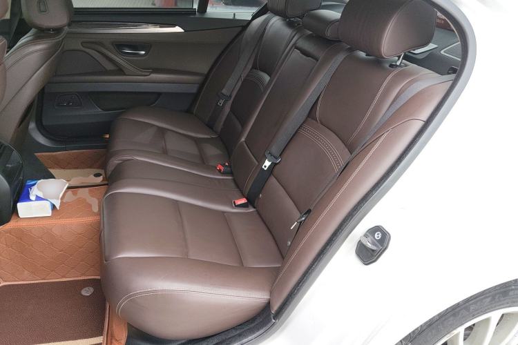 Used BMW 5 Series 2017 525Li Luxury Design Package Left Rear Seat