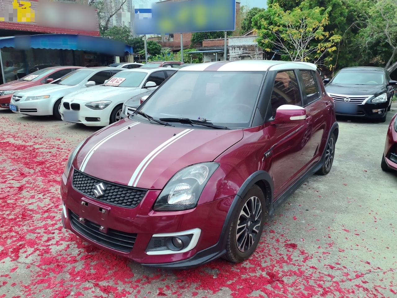 تحت مقدمة السيارة