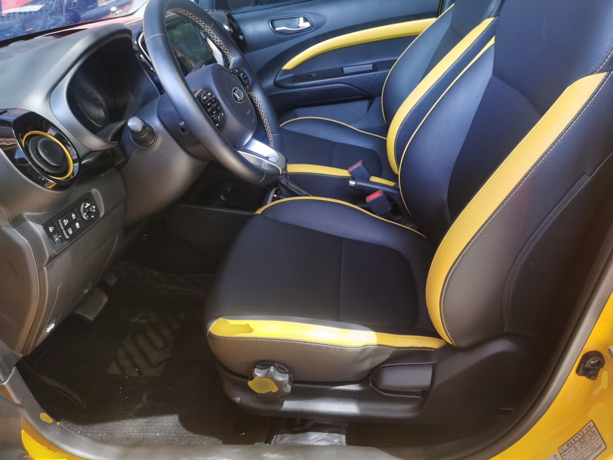 المقاعد الأمامية داخل السيارة