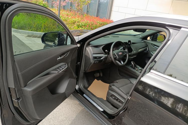 Used Cadillac XT4 2020 28T Two-Wheel-Drive Leading Version
