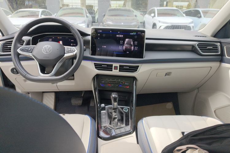 Used Volkswagen Tayron GTE Plug-in Hybrid 2023 280TSI Luxury Plus Advanced Edition Center Console