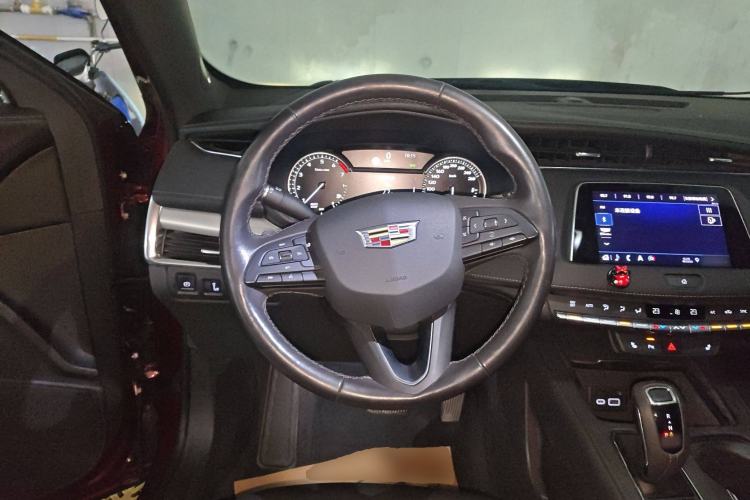 Used Cadillac XT4 2018 28T Two-Wheel-Drive Luxury Model Steering Wheel