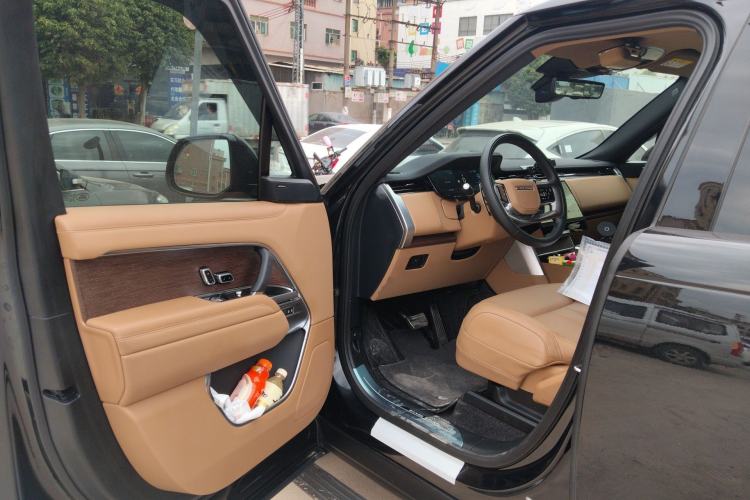 Used Land Rover Range 2025 3.0 L6 400 PS Extended Luxury Edition Driver Seat