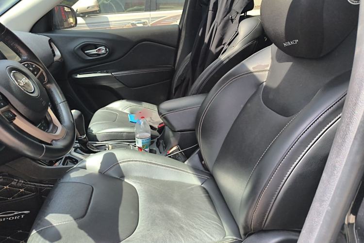 Used Jeep Cherokee 2017 2.0L Superior Edition
