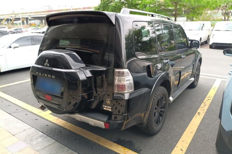 Used Mitsubishi Pajero 2017 V97 3.8L 5-Door GLS Model with Sunroof – U.S. Specification