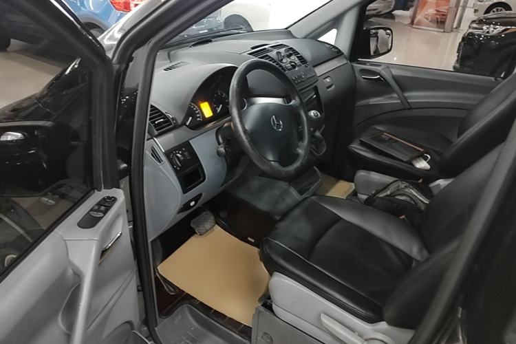 Used Mercedes-Benz Vito 2011 2.5L 7-seater executive version