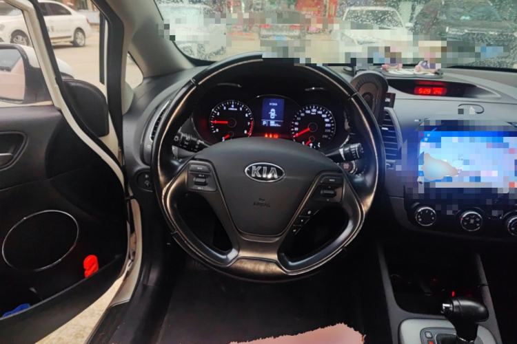 Used Kia K3 2015 1.6L Automatic GLS Steering Wheel