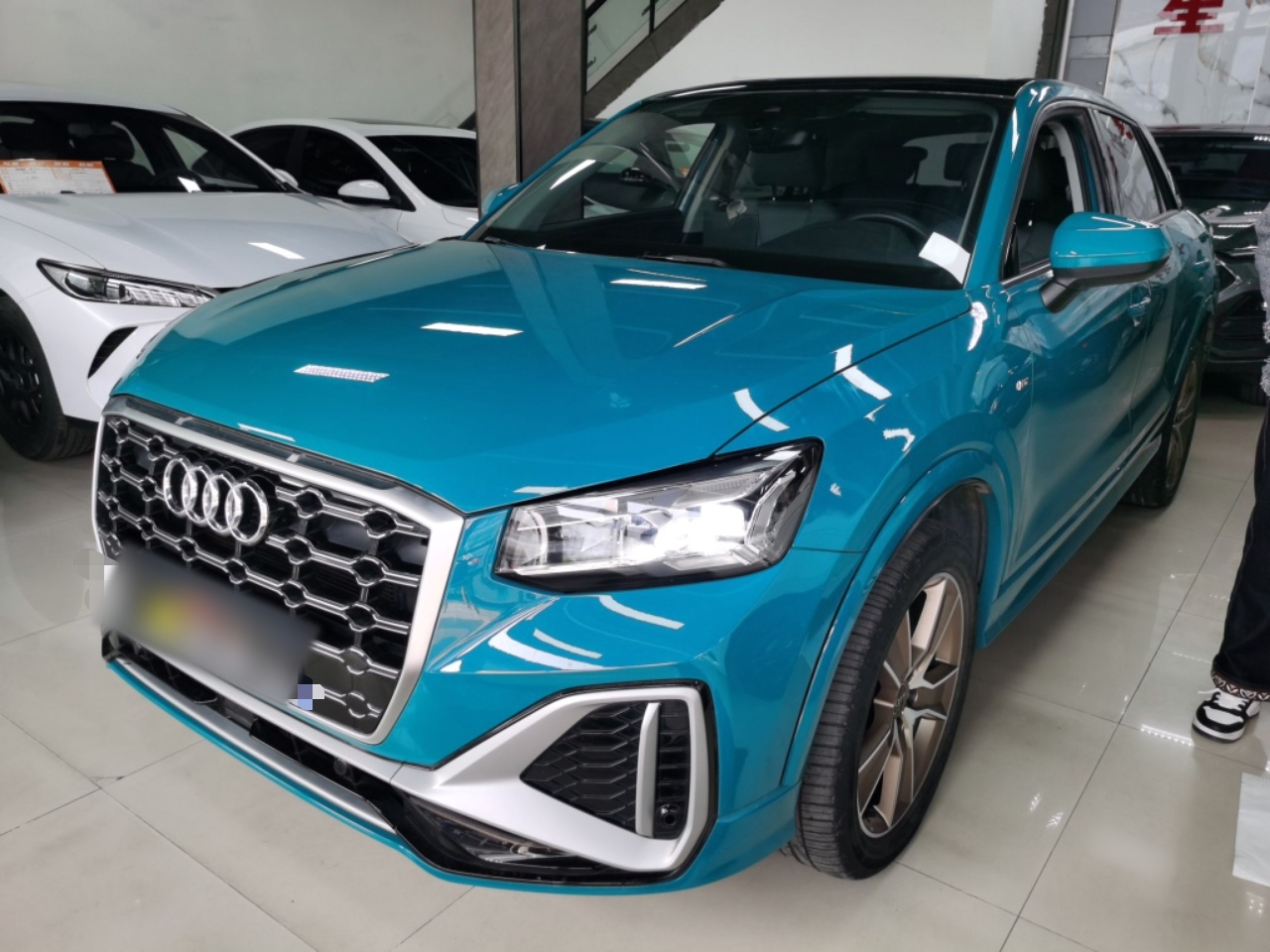 Под передней частью автомобиля