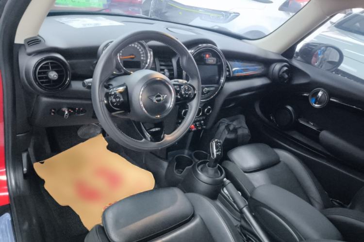 Used MINI 2019 1.5T COOPER Artist Center Console