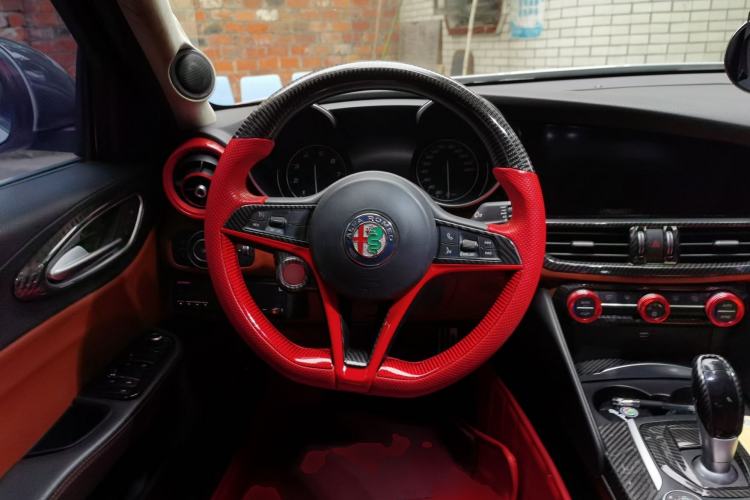 Used Alfa Romeo Giulia 2017 2.0T 200HP Luxury Edition Steering Wheel