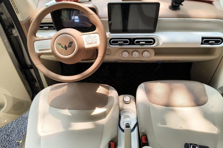 Used Wuling Hongguang MINIEV 2024 3rd Generation 215km Youth Edition Center Console