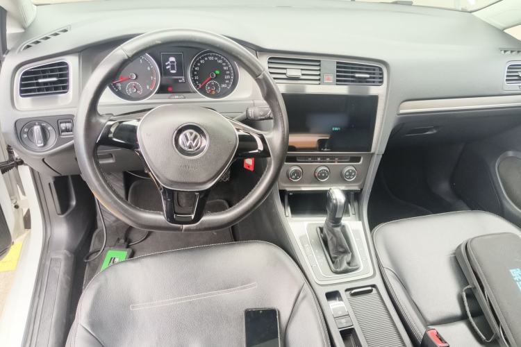 Used Volkswagen Golf 2016 180TSI Automatic Comfort Model Center Console