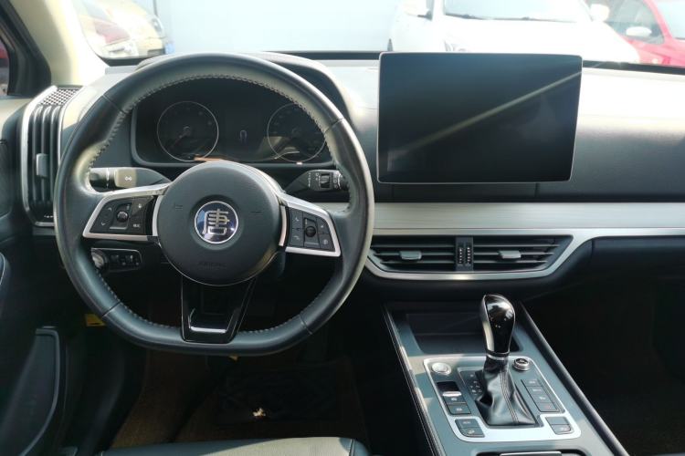 Used BYD Tang 2018 2.0T Automatic Smart Connect Prestige 7-Seater China V Standard Center Console