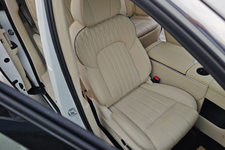 Used VOYAH Dream 2025 PHEV Four-Wheel-Drive Flagship Kunpeng Edition Right Front Seat