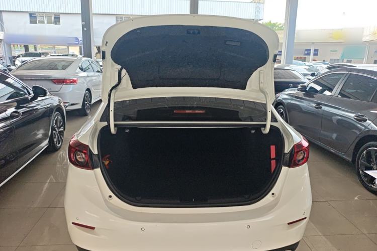 Used Mazda 3 Axela 2017 Sedan 1.5L Manual Comfort Model Emission Standard China V
